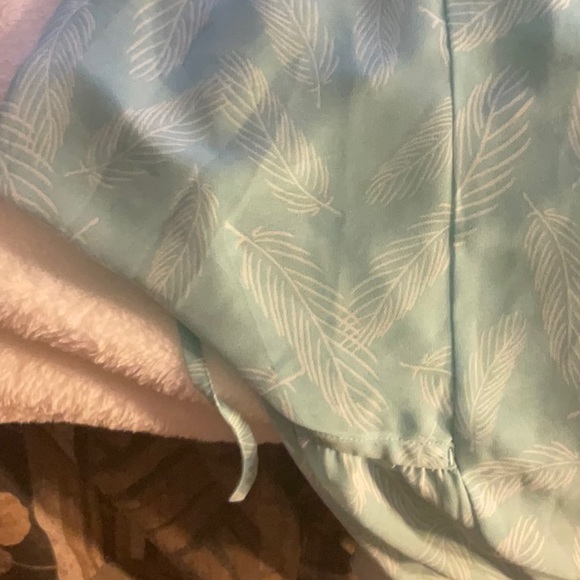 Torrid shear top size 1 think it’s like a 1X - Picture 8 of 11